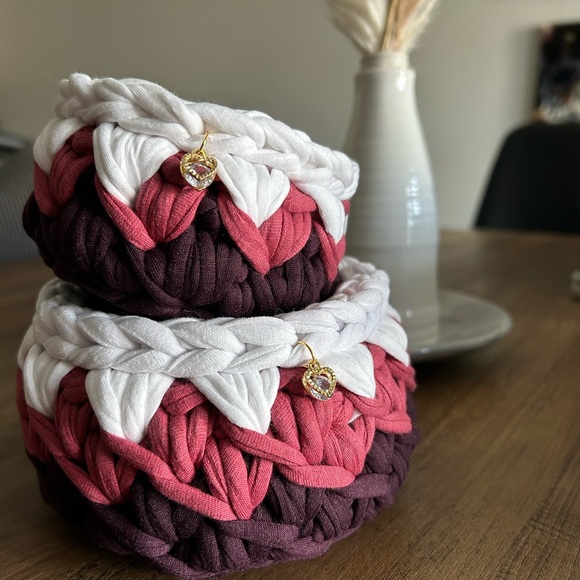 2 crochets bowls - one small one medium - Picture 2 of 5